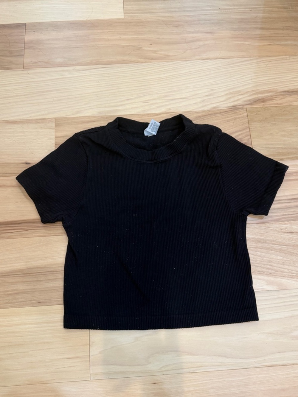Black cropped collared top in a size S #croptop #workout